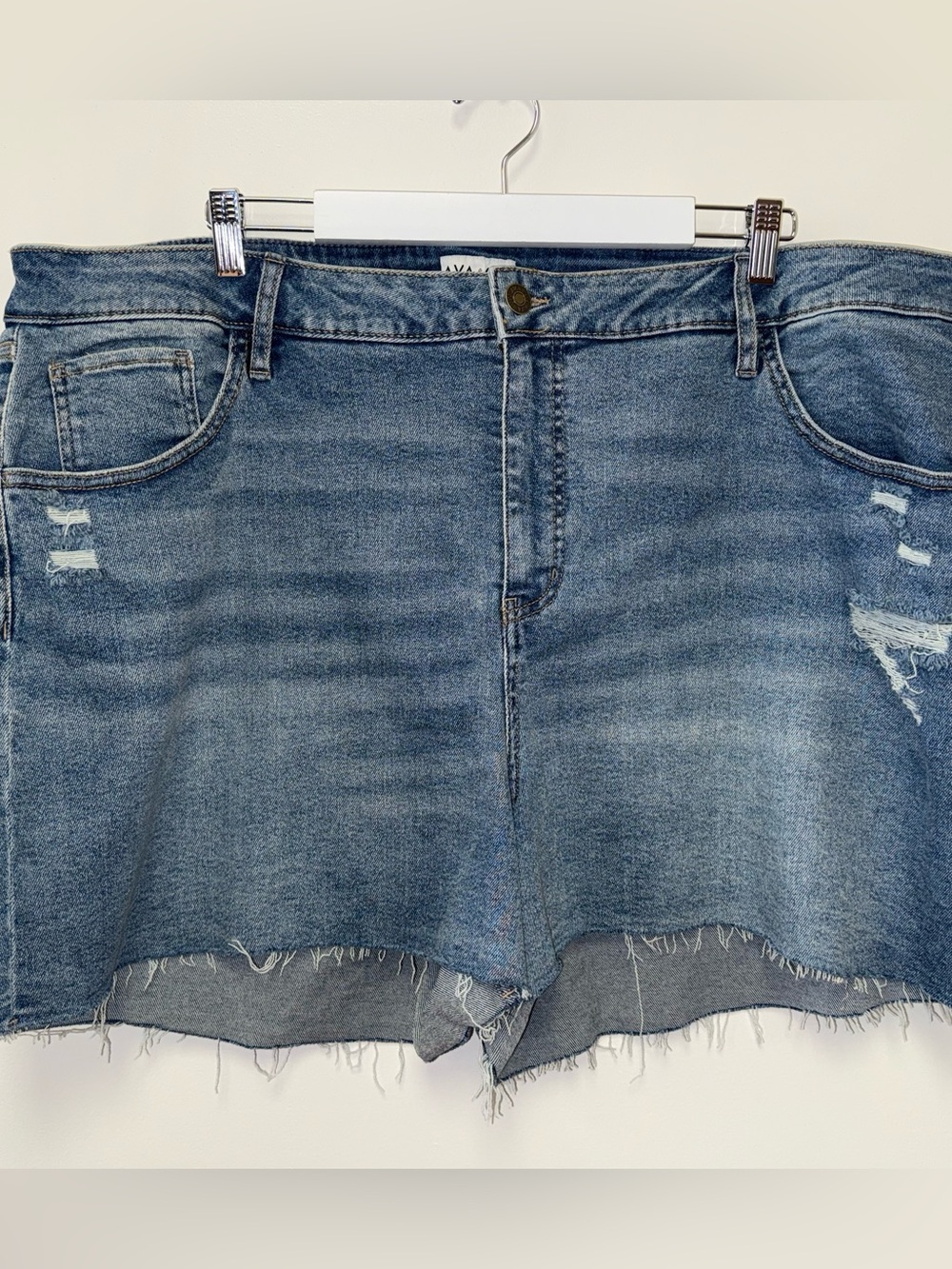 NWT Ava & Viv (26W) Brand New High Rise Midi Jean Shorts with Stretch